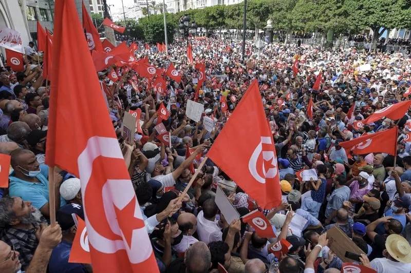 مسيرة بتونس تناهض سياسات سعيد