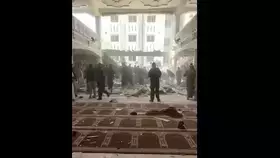 فيديو| 61 قتيلاً و150 مصاباً بانفجار داخل مسجد في بيشاور بباكستان