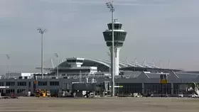 تعطّل رحلات في مطار ميونيخ بعد اقتحام ناشطي مناخ أحد مدرجيه