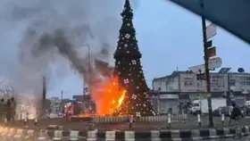 بالفيديو | مسيحيون يتظاهرون في دمشق بعد إحراق شجرة «عيد الميلاد»