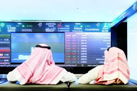 السعودية تُخالف التراجع الجماعي للأسهم الخليجية