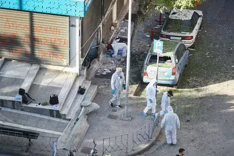 يونانية حاولت تفجير ماكينة صراف آلي فقتلت نفسها
