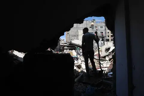 مقتل 16 فلسطينياً بينهم أطفال ونساء في قصف إسرائيلي على غزة مقتل 16 فلسطينياً بينهم أطفال ونساء في قصف إسرائيلي على غزة