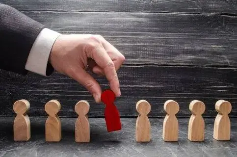 كيف تتجنب تصنيفك موظفاً ضعيف الأداء في ظل موجات التسريح؟ كيف تتجنب تصنيفك موظفاً ضعيف الأداء في ظل موجات التسريح؟