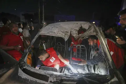 إسرائيل تقتل قيادياً بحماس في غارة على صيدا اللبنانية إسرائيل تقتل قيادياً بحماس في غارة على صيدا اللبنانية