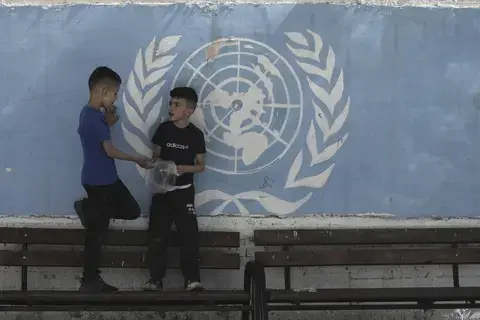 مقتل فلسطيني في نابلس.. وإسرائيل تغلق مدارس «الأونروا» في القدس مقتل فلسطيني في نابلس.. وإسرائيل تغلق مدارس «الأونروا» في القدس