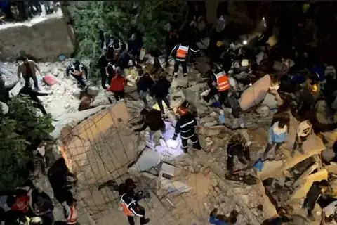 مقتل تسعة أشخاص بانهيار مبنى سكني في المغرب مقتل تسعة أشخاص بانهيار مبنى سكني في المغرب