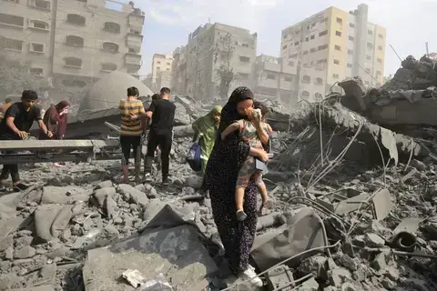 غزة.. قصف إسرائيلي يودي بحياة 15 شخصاً غزة.. قصف إسرائيلي يودي بحياة 15 شخصاً
