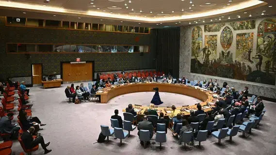 تفكيك المركزية الغربية في فهم العالم تفكيك المركزية الغربية في فهم العالم