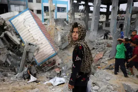 حصار غزة يدخل شهره الثالث والقصف يلاحق النازحين حصار غزة يدخل شهره الثالث والقصف يلاحق النازحين