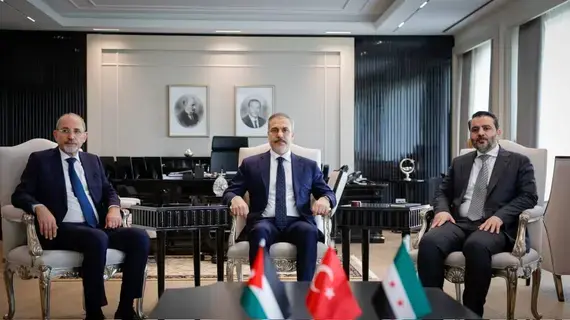 دمشق وعمان وأنقرة تدعو إسرائيل لوقف الهجمات والانسحاب من سوريا دمشق وعمان وأنقرة تدعو إسرائيل لوقف الهجمات والانسحاب من سوريا