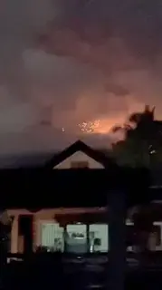 ثوران بركان كانلاون في الفلبين.. وانبعاث عمود كبير من الدخان ثوران بركان كانلاون في الفلبين.. وانبعاث عمود كبير من الدخان