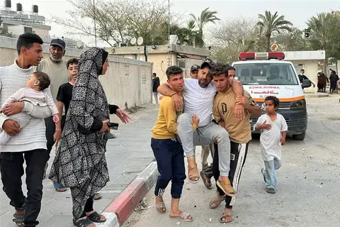 غارة إسرائيلية تقتل 28 شخصاً قرب المستشفى الأوروبي في غزة غارة إسرائيلية تقتل 28 شخصاً قرب المستشفى الأوروبي في غزة