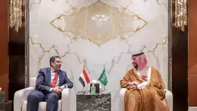 وزير الدفاع يلتقي رئيس مجلس الوزراء اليمني