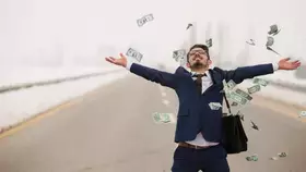 بحث جديد يناقش العلاقة بين المال والسعادة ويظهر نتائج صادمة