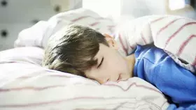 قلة النوم لدى المراهقين تجعلهم أكثر عرضة للإصابة بالسمنة