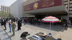 التيار الصدري يطالب بنقل الاعتصام إلى محيط البرلمان