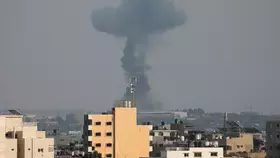 صواريخ غزة تطلق صافرات الإنذار في تل أبيب