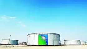 السعودية ترفع سعر البيع الرسمي لنفطها إلى آسيا