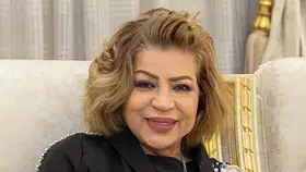 الفنانة العمانية فخرية خميس تفوز بجائزة الإبداع المسرحي