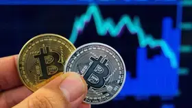 البيتكوين تقود سوق العملات المشفرة فوق 2.7 تريليون دولار