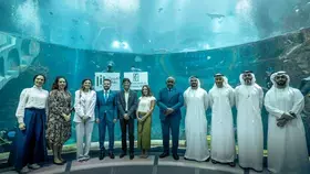 شراكة استراتيجية بين «الإمارات دبي الوطني» و«ميرال»