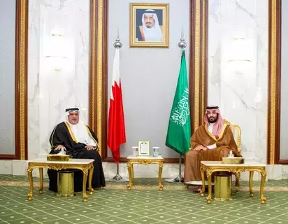 ولي العهد يبحث مع نظيره البحريني العلاقات الثنائية وفرص التعاون