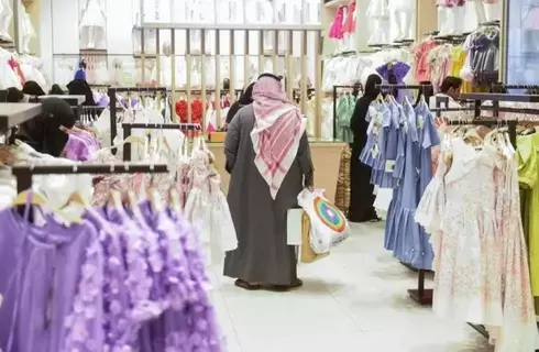 ملابس العيد تتصدر نقاط البيع