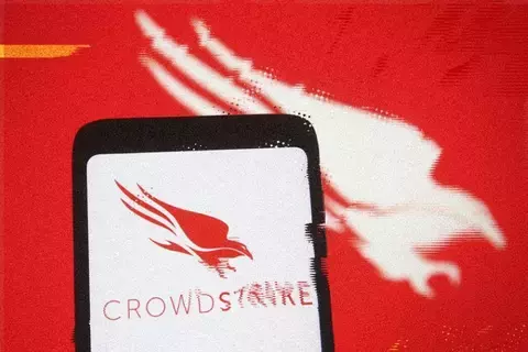 كيف تسبب تحديث CrowdStrike في تعطل أجهزة الكمبيوتر في العالم؟