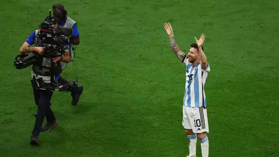 ميسي يفوز بجائزة أفضل لاعب في كأس العالم 2022