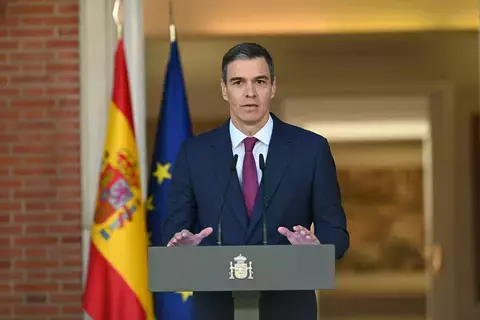 سـانشيز يقـرر البقـاء فـي منصبـه رئيسـاً لـوزراء إسـبانيـا
