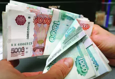روسيا تخفض الفائدة .. والـروبـل يتـراجــع 2%