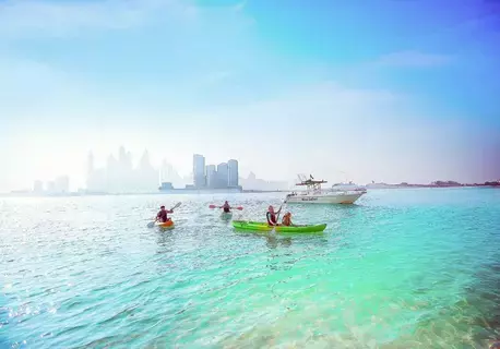 أنشطة بحرية ترفيهية بعروض مميزة للاستمتاع بصيف دبي