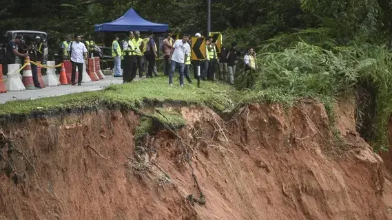 24 قتيلاً في حصيلة جديدة لانزلاق التربة بماليزيا