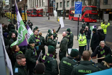 إضراب جديد لطواقم الإسعاف في بريطانيا ولا حل في الأفق