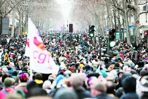 توتر في فرنسا عشية تعبئة جديدة احتجاجاً على رفع سن التقاعد