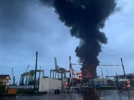حريق في ميناء إسكندرون..وأنابيب النفط لم تتضرر