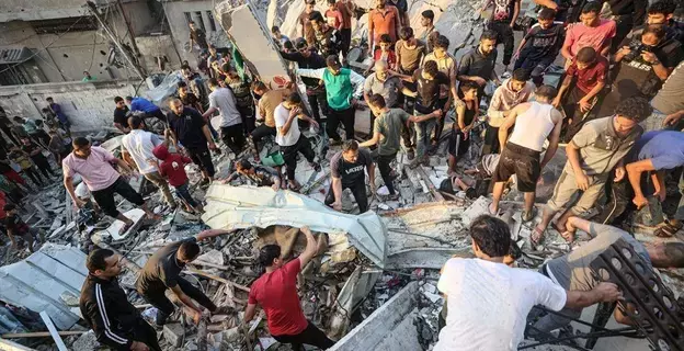 غزة..80 قتيلاً في قصف إسرائيلي استهدف مدرسة الفاخورة ومنزلاً غزة..80 قتيلاً في قصف إسرائيلي استهدف مدرسة الفاخورة ومنزلاً