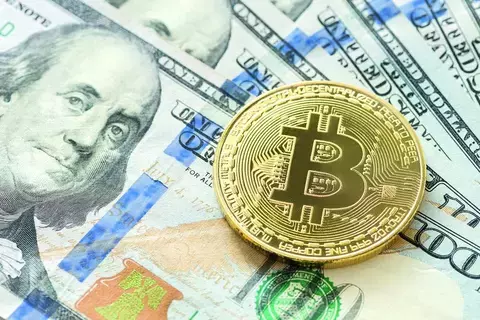 البيتكوين تحلق 5%.. وتتجاوز 44 ألف دولار