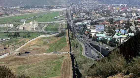 رئيس المكسيك: اتفقنا مع واشنطن على إبقاء المعابر الحدودية مفتوحة