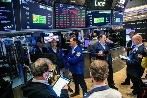 مكاسب أسبوعية لـ «وول ستريت».. و«داو» يتراجع 118 نقطة مكاسب أسبوعية لـ «وول ستريت».. و«داو» يتراجع 118 نقطة