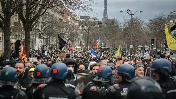 آلاف من معارضي قانون الهجرة يتظاهرون في فرنسا