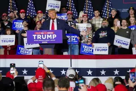 ترامب: سأكون دكتاتوراً ليوم واحد حال عودتي إلى البيت الأبيض ترامب: سأكون دكتاتوراً ليوم واحد حال عودتي إلى البيت الأبيض