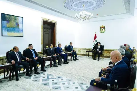 رئيس الوزراء العراقي يستقبل وفداً من رجال الأعمال المصريين رئيس الوزراء العراقي يستقبل وفداً من رجال الأعمال المصريين