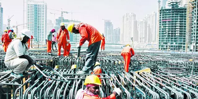 دبي ترفع أجور العاملين في قطاع البناء 5.5% خلال 2023