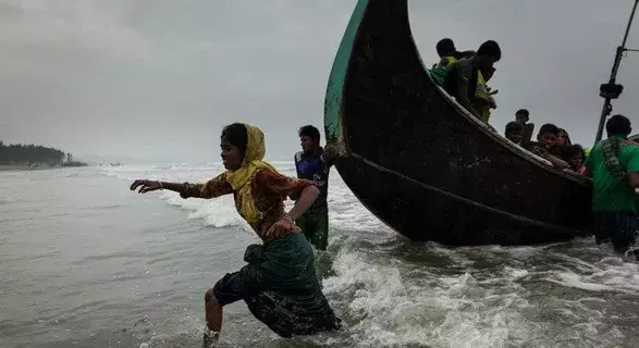 70 من الروهينجا بين قتيل ومفقود بعد غرق قارب قبالة إندونيسيا