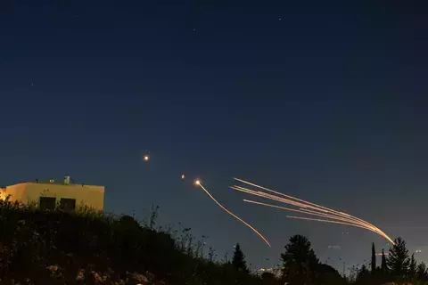 حزب الله يعلن إطلاق «عشرات» الصواريخ على مواقع إسرائيلية