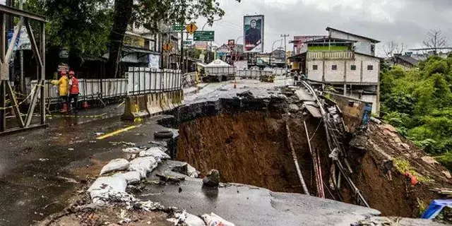 19 قتيلاً في حادث انزلاق تربة في إندونيسيا