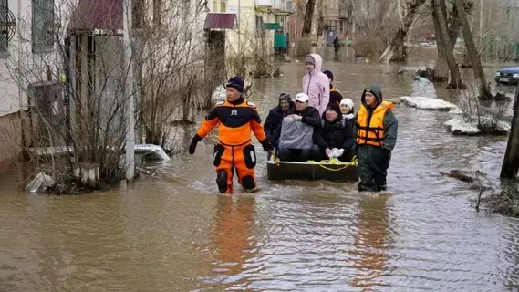 إجلاء أكثر من 108 آلاف في كازاخستان بسبب الفيضانات