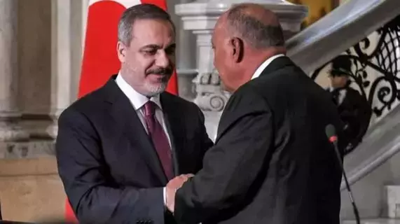 وزير الخارجية المصري يزور تركيا لبحث توترات الشرق الأوسط